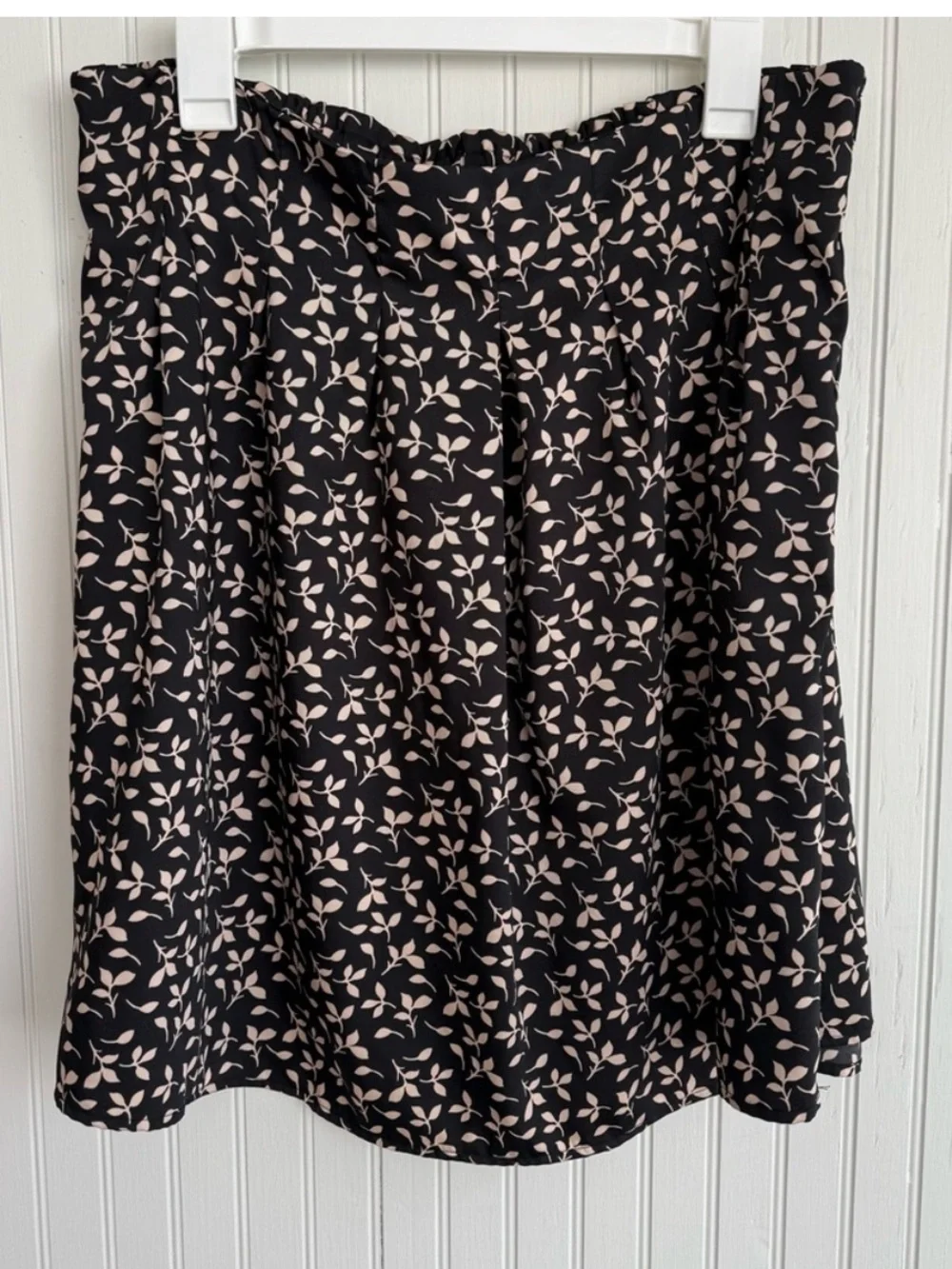 LOFT Black Skirt Size XL with Leaf Print